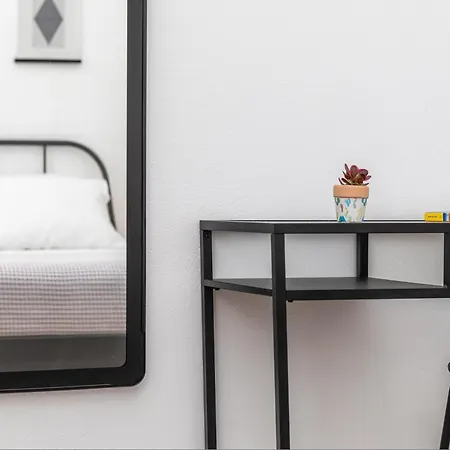 Manouk's - Two Bedroom *