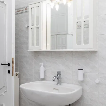 Manouk's - Two Bedroom Apartment