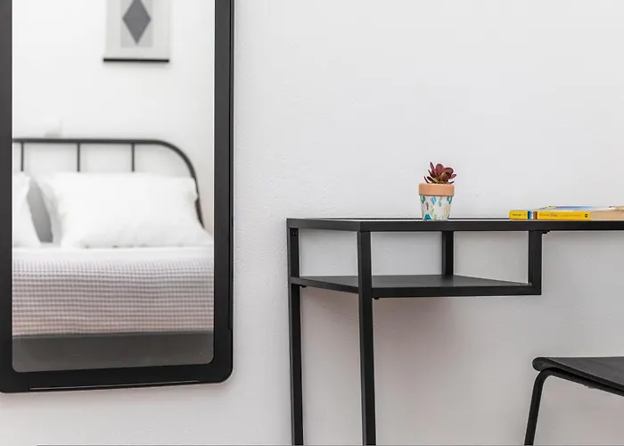 Manouk's - Two Bedroom *